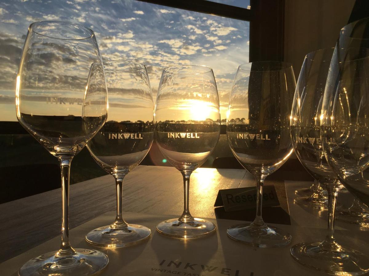 Hotel California Road At Inkwell Wines Mclaren Vale Exterior foto